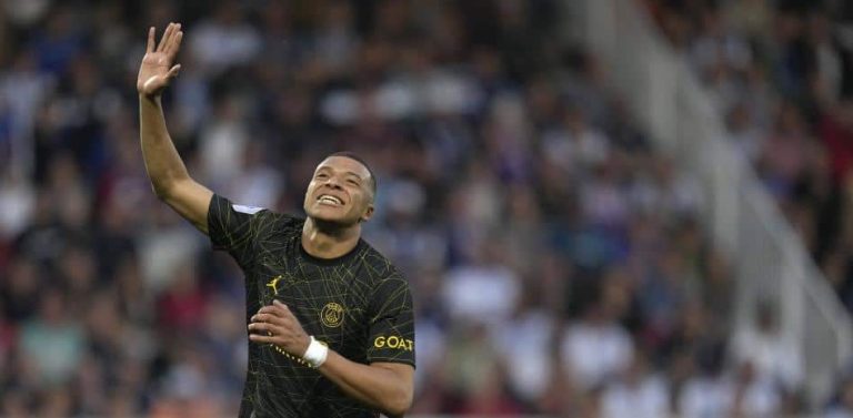 Mbappé corta de raíz los rumores sobre su futuro