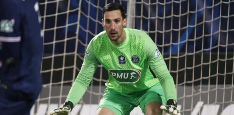 Sergio Rico sigue estable, sedado, con vigilancia estrecha y monitorizado