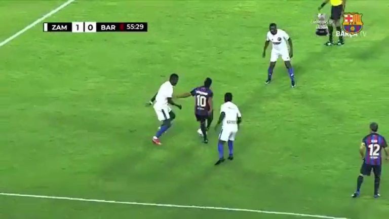 (VIDEO) La magia no se pierde: Ronaldinho y su grandiosa jugada con el Barça Legends