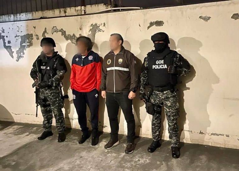 Exgloria del fútbol de Ambato implicado en caso de tráfico de migrantes