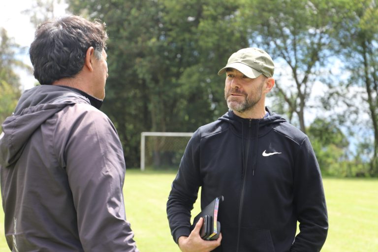 (FOTOS) Félix Sánchez visitó la práctica del Cumbayá