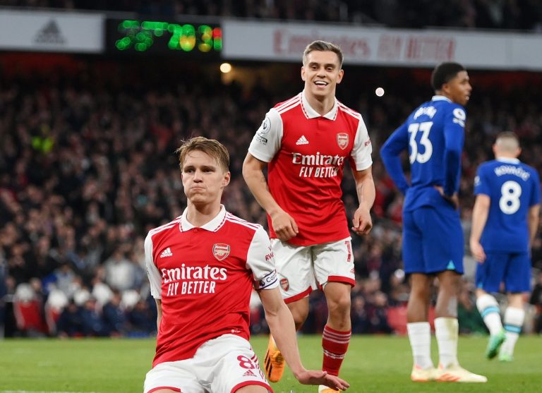 (VIDEO) Arsenal ganó y el Chelsea se sigue hundiendo en la Premier