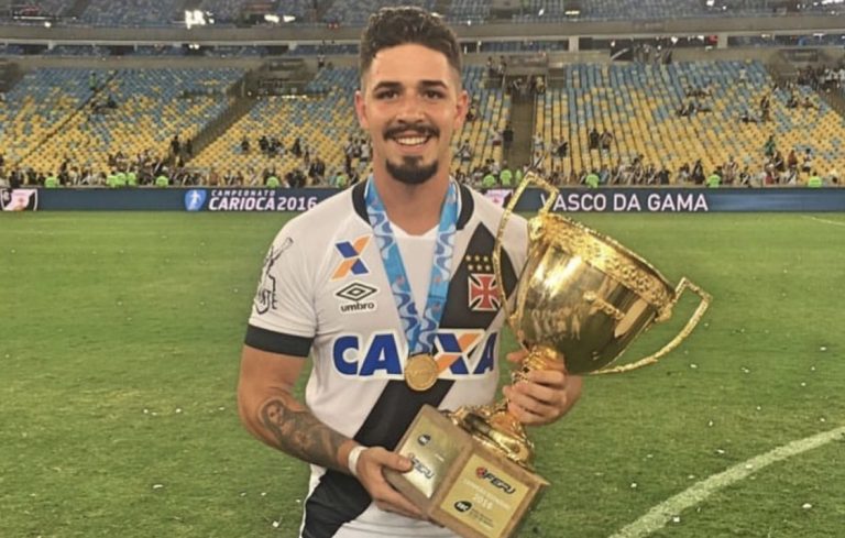 Tragedia en el fútbol brasileño: murió un jugador en un accidente automovilístico