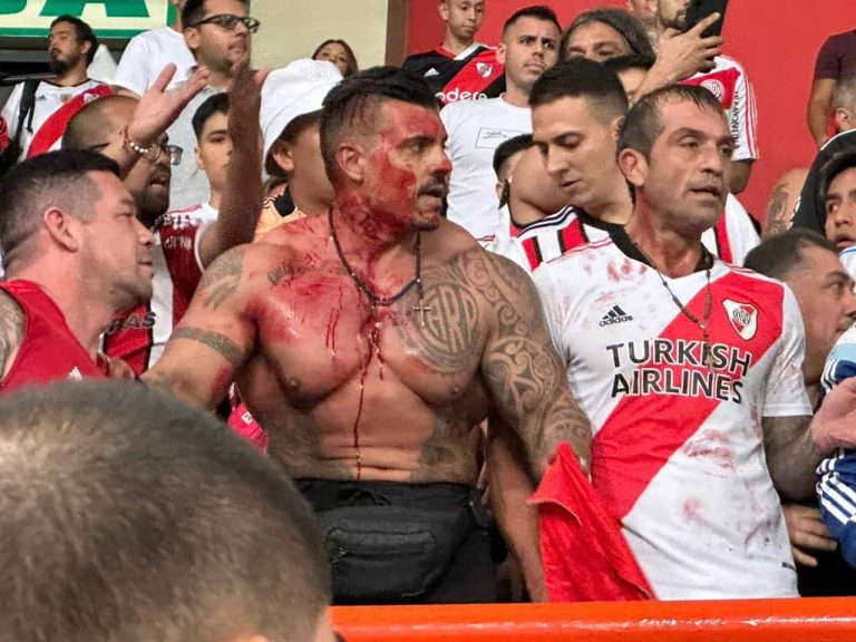 (VIDEO) La sangrienta pelea entre hinchas de River y la policía en Perú