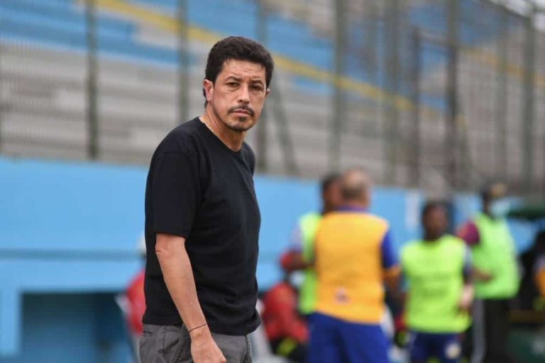 OFICIAL: Paúl Vélez ya no es DT de Libertad