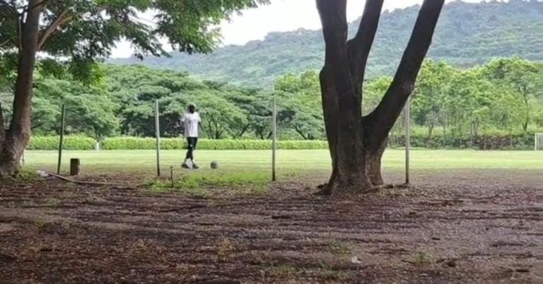 (VIDEO) Solito… A Marcos Caicedo sí lo tienen entrenando por separado
