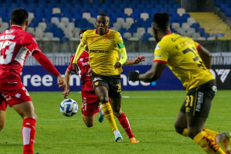 (VIDEO) TROPIEZO EN CHILE: Ñublense le remontó sobre el final a Aucas