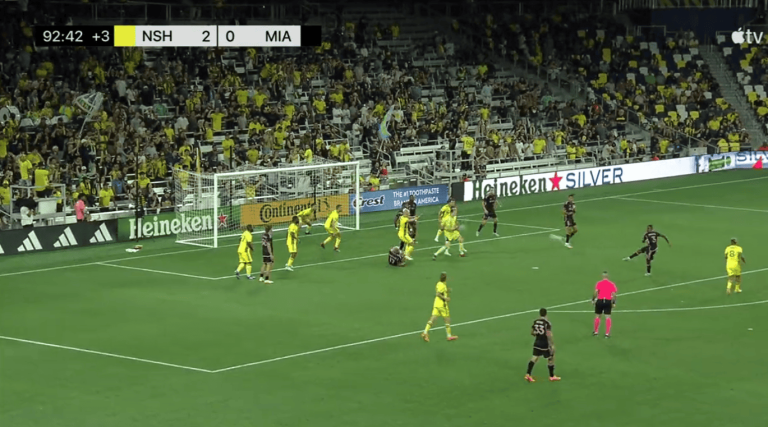 (VIDEO) BOMBAZO: Dixon Arroyo también marcó su primer gol en la MLS