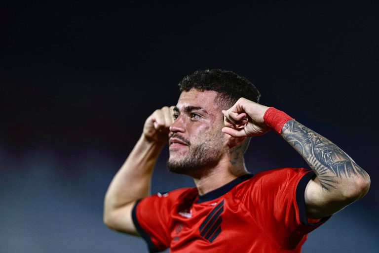 (VIDEO) Paranaense derrotó a domicilio al Libertad y lidera el Grupo G