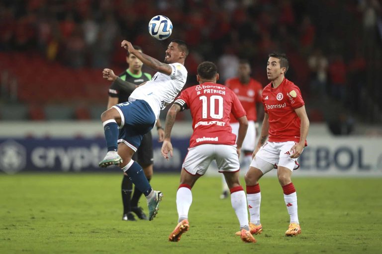 (VIDEO) EN EL FINAL: Nacional igualó ante Inter en Porto Alegre