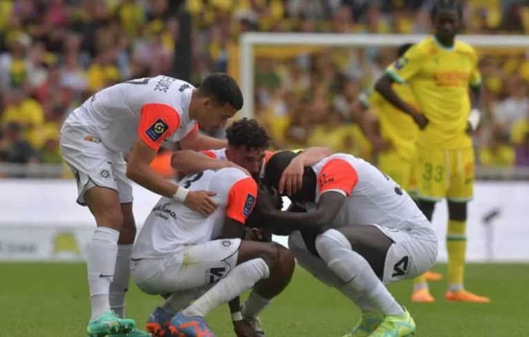 (VIDEO) Jugador se enteró de la muerte de su madre previo a un partido de la Ligue 1