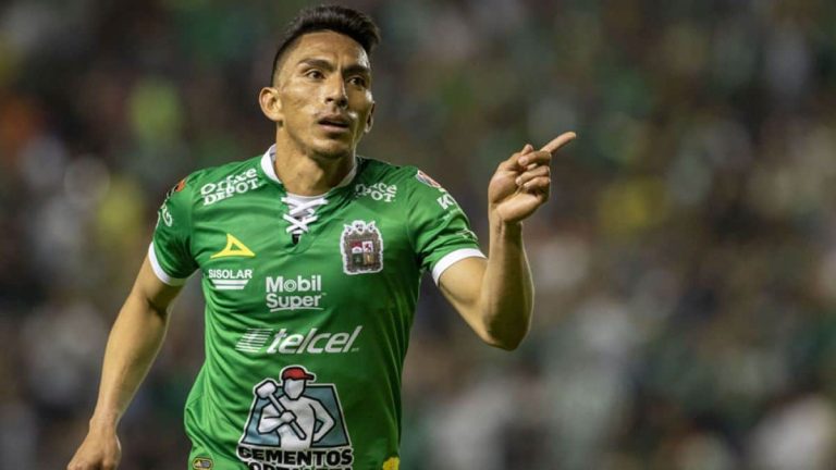 (VIDEO) Ángel Mena, el jugador más veterano en anotar en una final de Concachampions