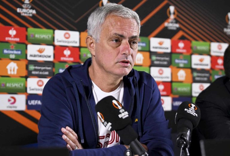 Mourinho se refirió a las versiones que lo vinculan con PSG