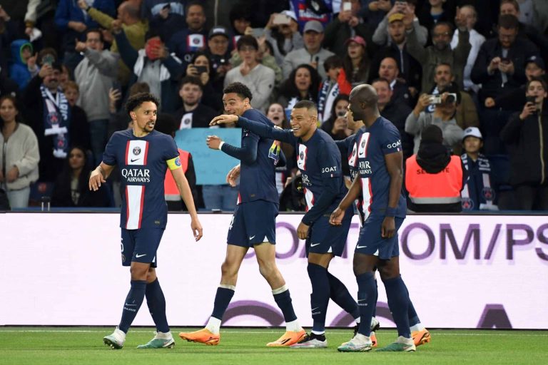 (VIDEO) SE ACERCAN AL TÍTULO: PSG goleó 5-0 al Ajaccio en el regreso de Messi