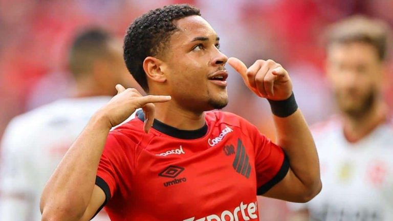 Principio de acuerdo Barça-Ath. Paranaense por Vitor Roque