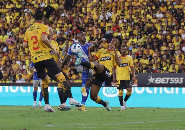 (VIDEO) ¿Triple camisetazo en el ‘Astillero’ para el 2024?