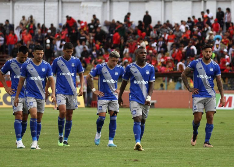 Dardo de jugadores de Emelec al arbitraje: “¿Quién los sanciona a ellos?”