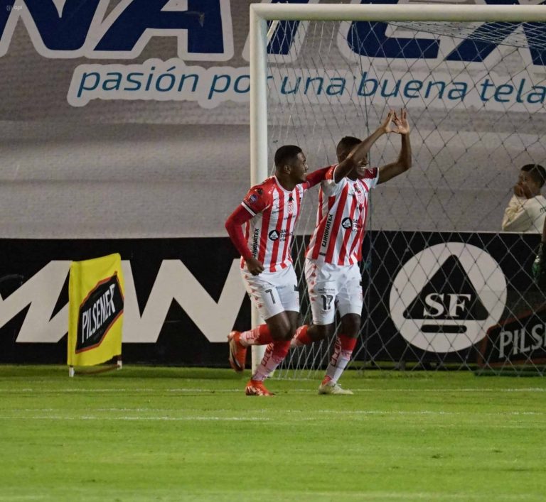Con apenas 14 jugadores en la nómina: T. Universitario goleó a Delfín