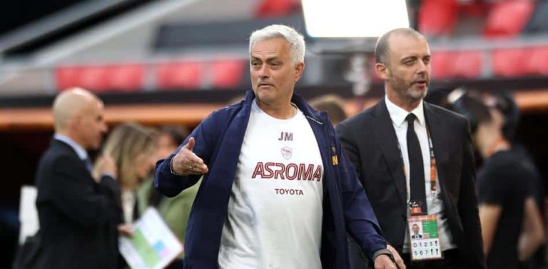 Ofrecen a Mourinho un contrato con “cifras asombrosas”
