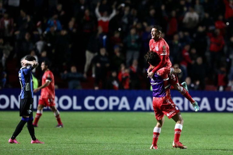 (VIDEO) Argentinos Jrs. remontó para meterse a octavos de la Copa Libertadores