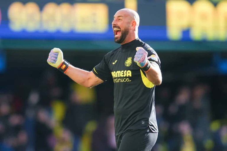 Pepe Reina con 40 años, renovó con Villarreal hasta el 2024