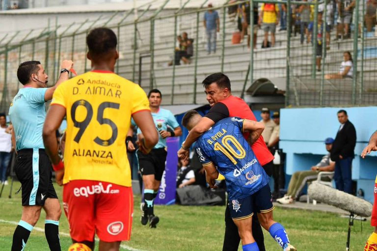 (VIDEO) ¡OTRA POLÉMICA EN LIGAPRO! Farías agredió a dos jugadores de Delfín