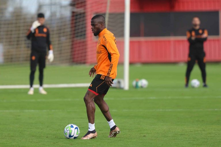 Enner Valencia cumplió su primer entrenamiento con Inter de Porto Alegre