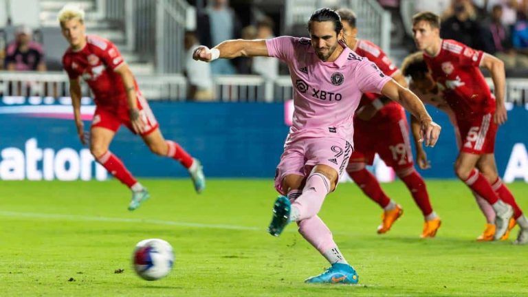 (VIDEO) Leo Campana falló un penal en la MLS