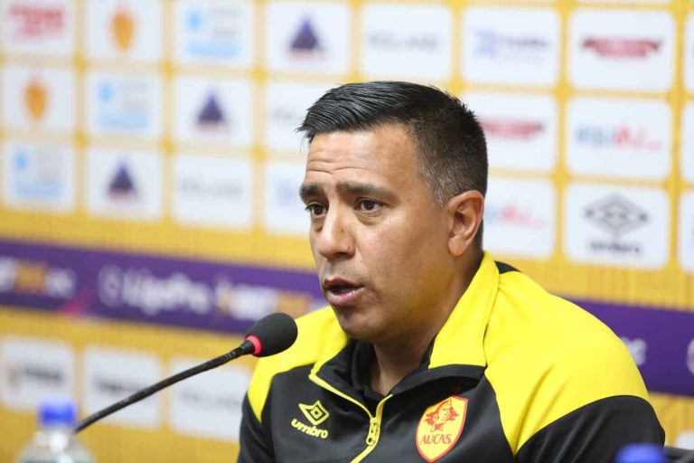 (COMUNICADO) OFICIAL: César Farías fue despedido de Aucas