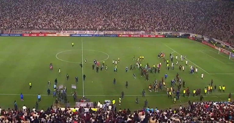 (VIDEO) ESCÁNDALO EN PERÚ: Batalla campal tras el final de Universitario Vs. Gimnasia