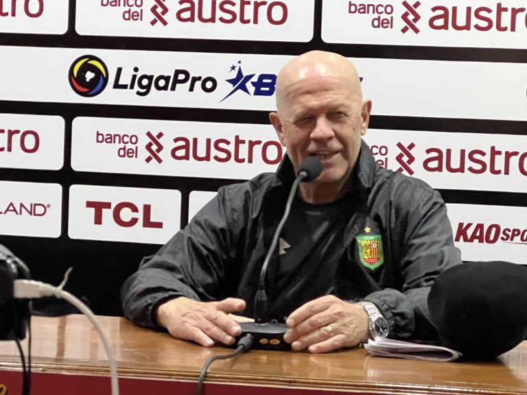 Carlos Ischia: “Los jugadores se merecen todos los elogios”