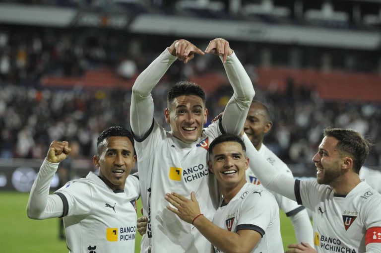 NOCHE DE PENALES: LDU remontó ante Libertad de Loja