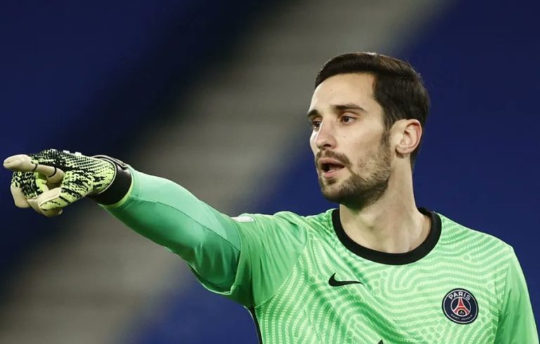 SIGUE GRAVE: Sedaron de nuevo a Sergio Rico y sigue en UCI