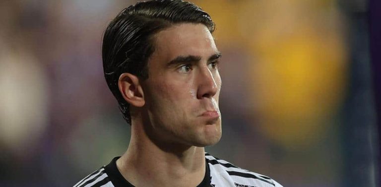 Contacto PSG-Vlahovic