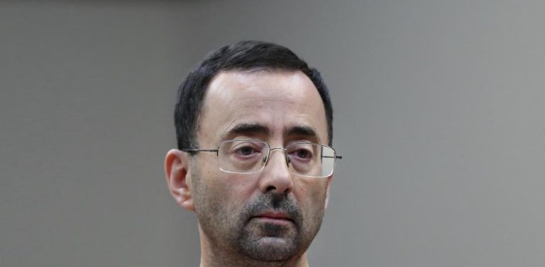 Apuñalan a entrenador y médico deportivo en una prisión federal de Florida