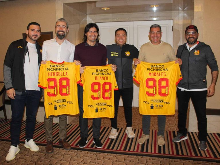 Barcelona homenajeó a sus ex figuras en Argentina