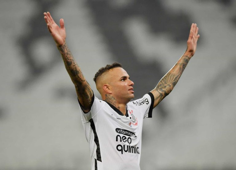 (VIDEO) Escándalo en Brasil: Barra de Corinthians encontró a Luan de fiesta y lo sacó a los golpes