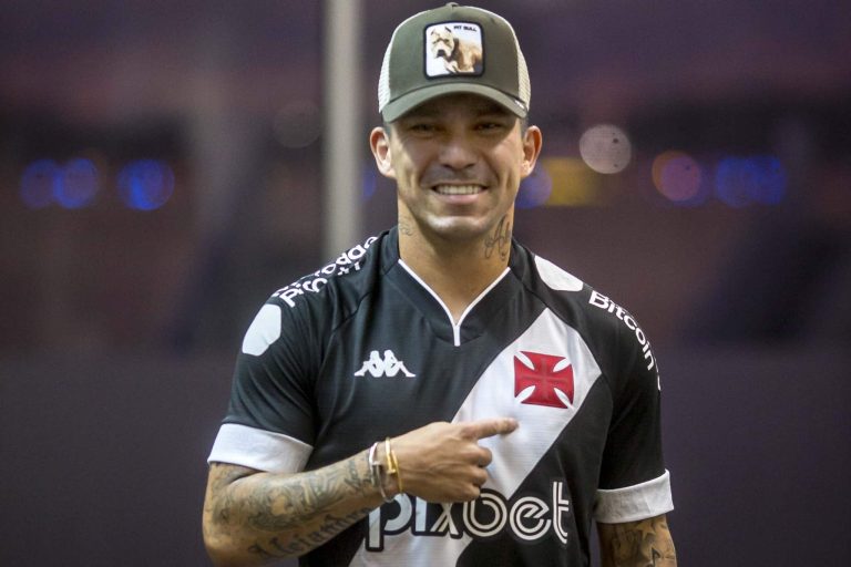 Gary Medel firmó con el Vasco da Gama