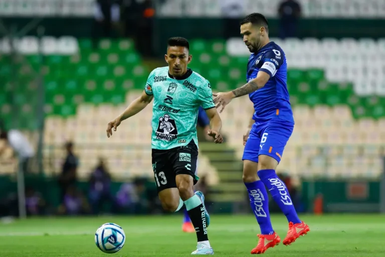 (VIDEO) ¿Alarmas para La Tri? Así salió Ángel Mena tras su partido en México