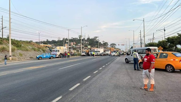 #StudioNews | Reportan detonaciones en Penitenciaría y otra vez se cierra paso por vía a Daule
