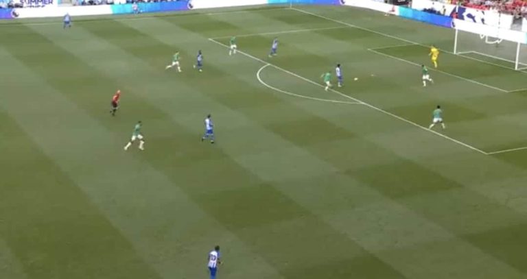 (VIDEO) ¡Sangre fría! Así salió el ‘Ecua Brighton’ ante una presión asfixiante del Newcastle