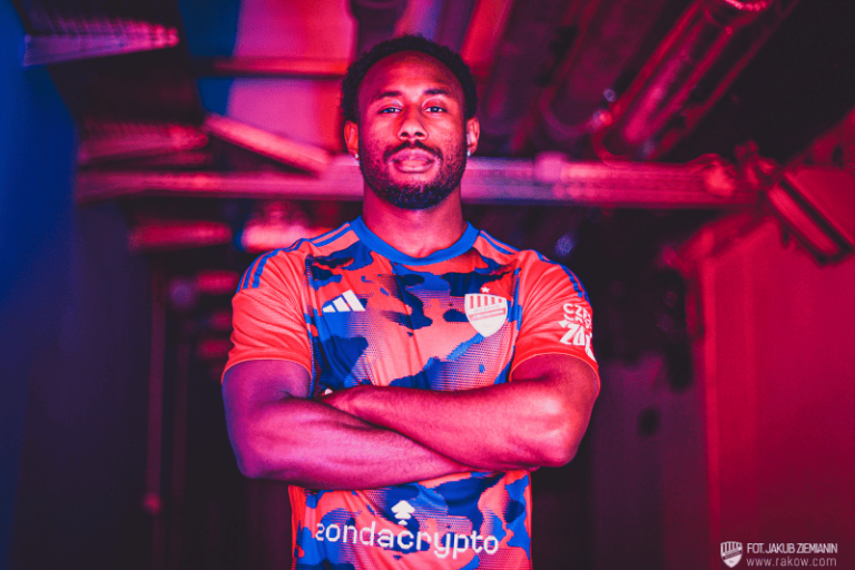OFICIAL: John Yeboah, nuevo refuerzo del Rakow Częstochowa de Polonia