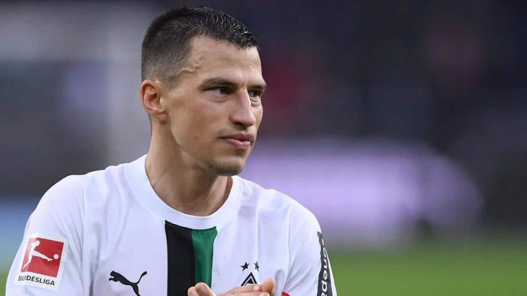 Detectan un cáncer a Stefan Lainer, del ‘Gladbach
