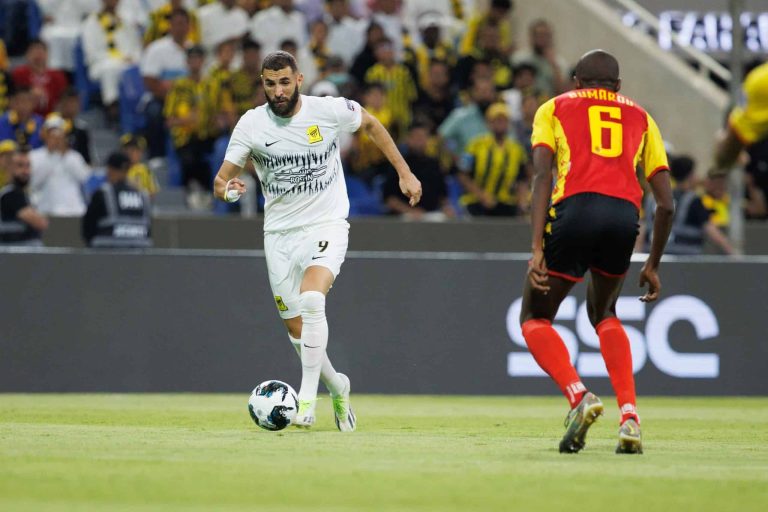 (VIDEO) Un “doblete”: Gol y autogol de Benzema en Arabia