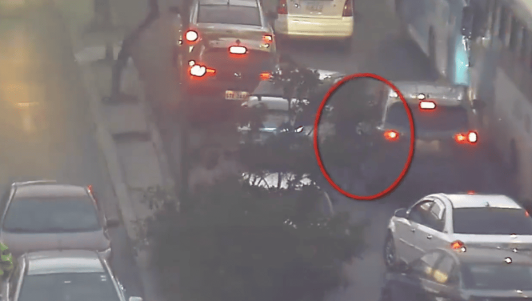 #StudioNews (VIDEO) Cámara captó robo al ex-arquero de Emelec ,Esteban Dreer