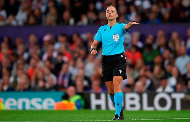 Las árbitras del Mundial explicarán las decisiones del VAR en directo