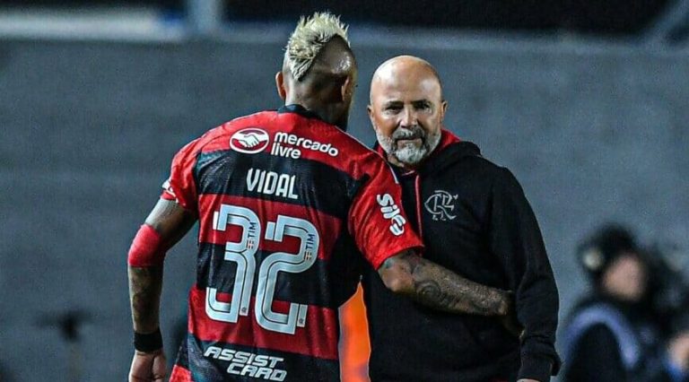 Sampaoli le respondió a Arturo Vidal tras llamarlo “perdedor”