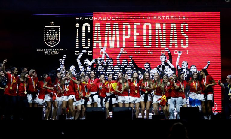 (VIDEO) FIESTA SIN FIN: España celebra la Copa Mundial Femenina