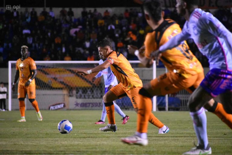 NO LE SIRVE A NINGUNO: Libertad igualó sin goles Vs. Emelec