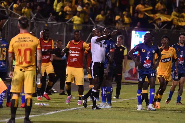 Castelli, jugador del Delfín, sobre el penal: “No pueden hacer estas cosas… porque tienen gente, plata”